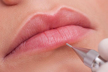 Maquillage semi permanent lèvres